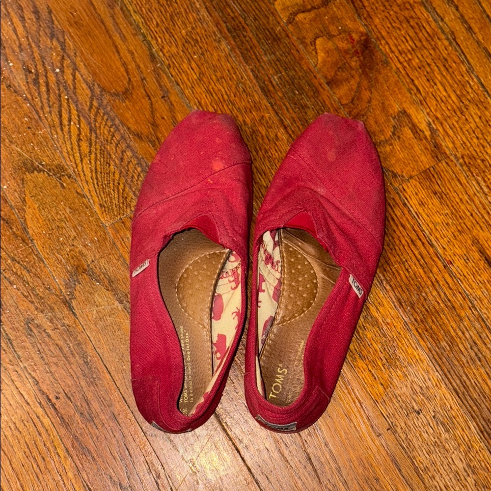 TOMS Women's Burgundy Canvas Loafers
